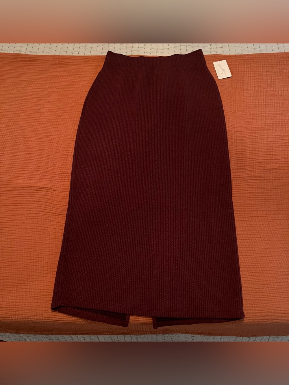 Universal Thread Ribbed Pencil Skirt in Burgundy